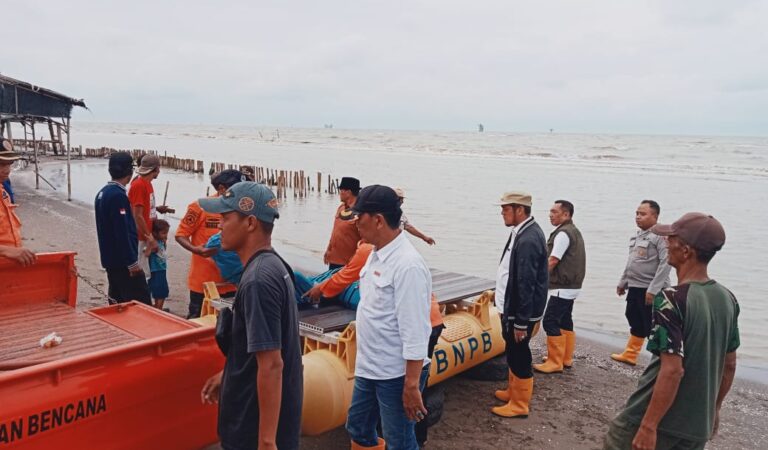 Banjir Rob Landa Cibuaya: 350 Warga Tanjungsari Terisolir, BPBD Lakukan Evakuasi