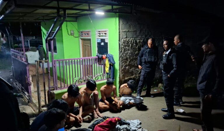 Polisi Karawang Gagalkan Rencana Tawuran Pelajar di Karawang, 6 Remaja Diamankan Polisi Karawang Gagalkan Rencana Tawuran Pelajar di Karawang, 6 Remaja Diamankan