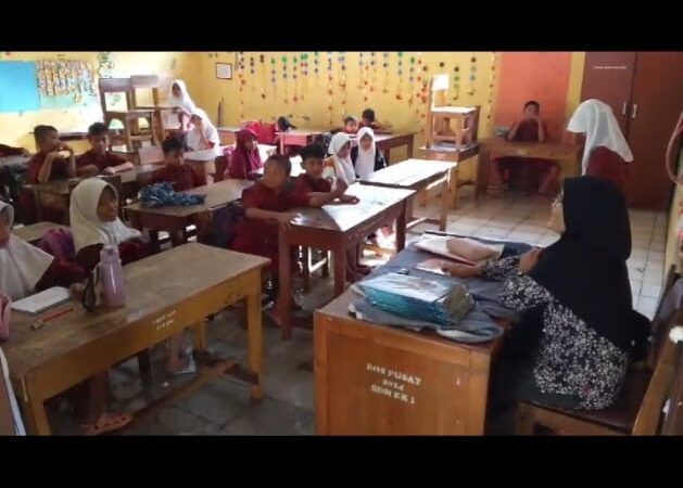Banjir Rendam SDN Karawang Kulon 1, KBM Terganggu