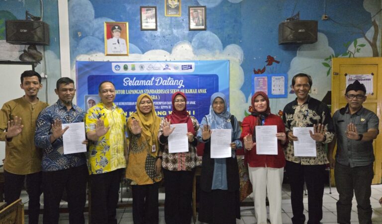 Setelah Sekolah Ramah Anak, SDN Karawang Wetan 1 Kini Berjuang Menuju Adiwiyata Nasional 2025