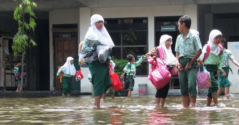 Daftar Sekolah Terdampak Banjir di Karawang, Cibuaya Jadi Wilayah Paling Parah
