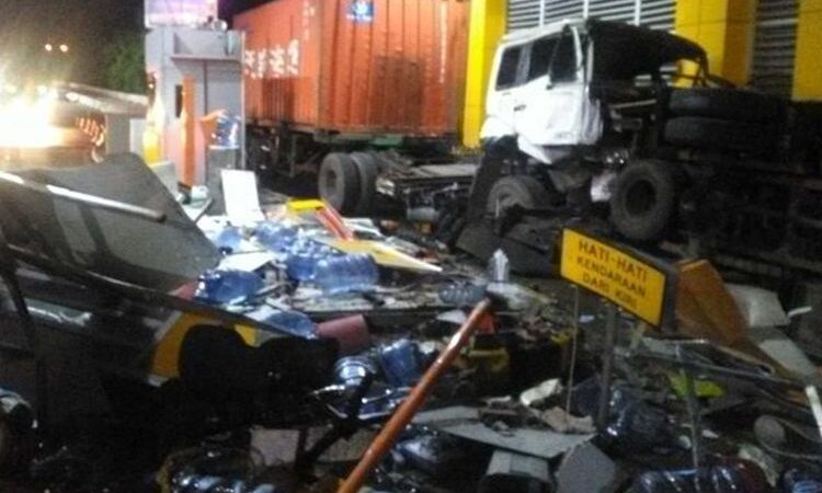 Tabrakan Maut di GT Ciawi, 11 Luka-luka, 8 Tewas Masih Tanpa Identitas