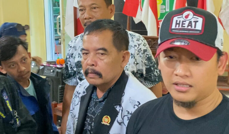 PGRI Siapkan Langkah Hukum, Rencanakan Aksi Puluhan Ribu Guru ke Pemda Karawang