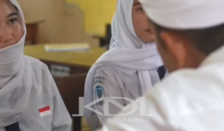 Dedi Mulyadi Sindir Siswi SMP yang Terlalu Glowing: “Harusnya Emak-Emak yang Begini”