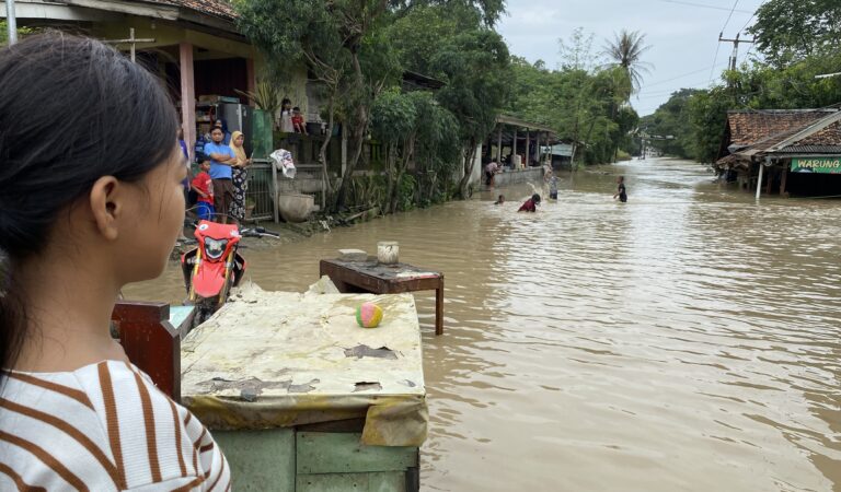 Sri Murni, Pelajar SMPN 1 Pangkalan Bingung Sekolah Akibat Banjir: “Mau Belajar, Tapi Jalannya Tenggelam”