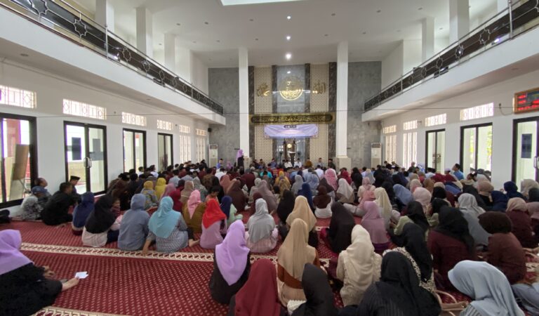 Program Zakat, UNSIKA Salurkan Rp. 17 Juta untuk Bantu Yatim dan Dhuafa