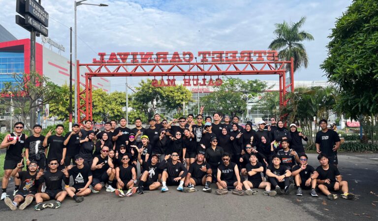Bukan Sekadar Gaya-gayaan, Ini Alasan Komunitas Lari ‘Step Outside Society’ Jadi Magnet Baru Anak Muda Karawang Bukan Sekadar Gaya-gayaan, Ini Alasan Komunitas Lari ‘Step Outside Society’ Jadi Magnet Baru Anak Muda Karawang