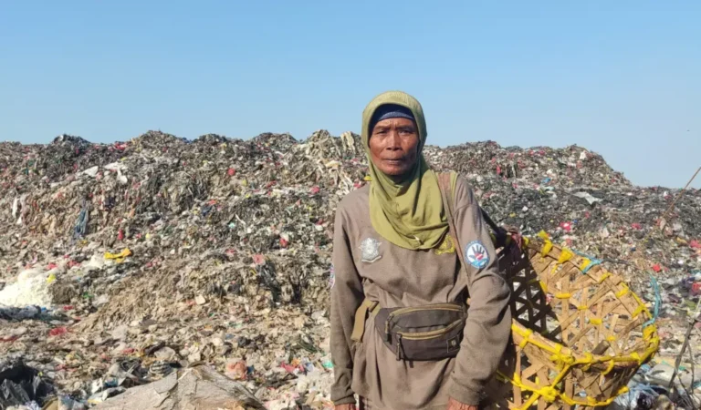 Harta Karun dalam Gundukan Sampah, Kisah Pengepul di TPAS Jalupang Temukan Uang Rp6 Juta
