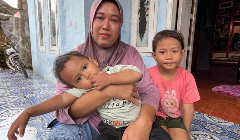 Perjuangan Sang Nenek Antar Cucu Bertemu Prabowo, Tak Menyangka Dicium Presiden