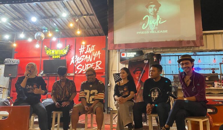 Single “Juli” Jadi Debut Qomar, Diciptakan Rudi Pohan Penulis Lagu Rizky Febian