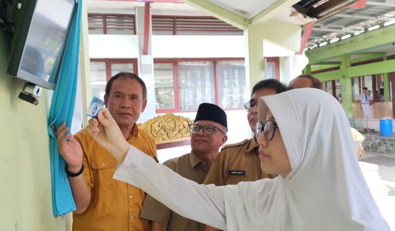 SMPN 1 Telukjambe Timur Resmikan Absensi Online, Orang Tua Kini Bisa Pantau Kehadiran Siswa Secara Real-Time