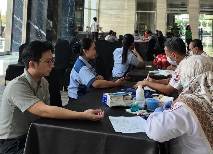 Donor darah Resinda Hotel Karawang bersama PMI