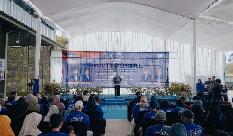 HUT ke-25 Partai Demokrat, dr. Cellica Gelar Bakti Sosial dan Bagikan 250 Bibit Pohon di Karawang