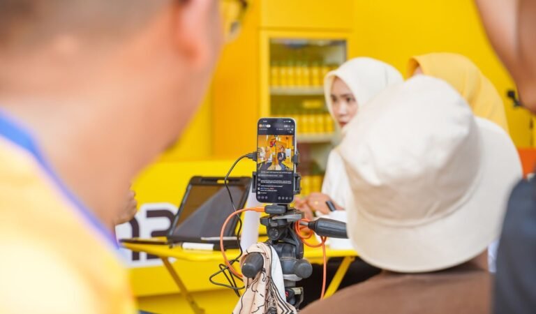 Dari Live Streaming hingga Upload Kilat, Indosat 5G Bikin Warga Karawang Nikmati Festival Tanpa Drama